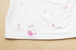How to Get Stains Out of a White T-Shirt – The Ultimate Guide Image