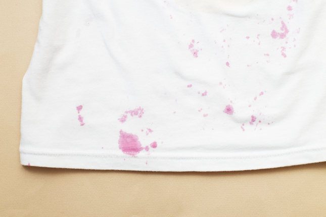 How to Get Stains Out of a White T-Shirt – The Ultimate Guide